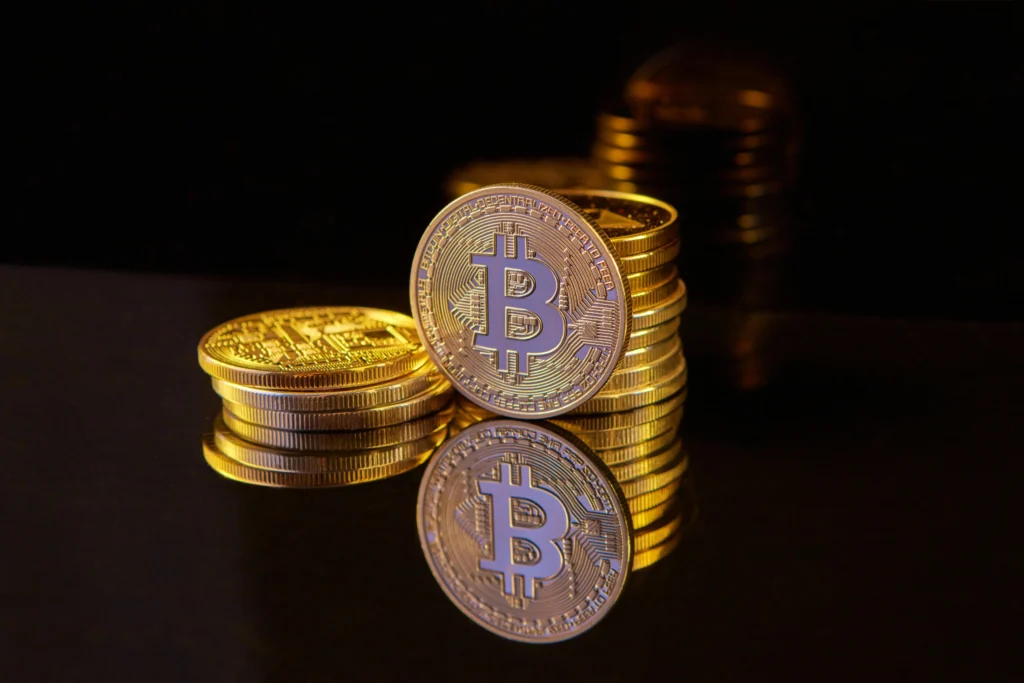 Bitcoin Struggles Amid Market Pressures mm